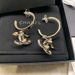 CHANEL Metal Gold & Black Earrings